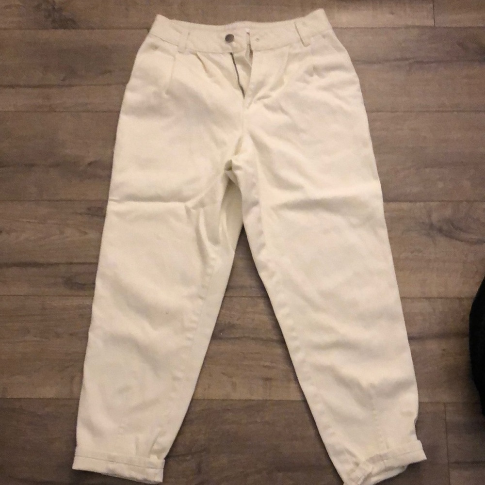 Cream Jeans, tighter waist, loose leg